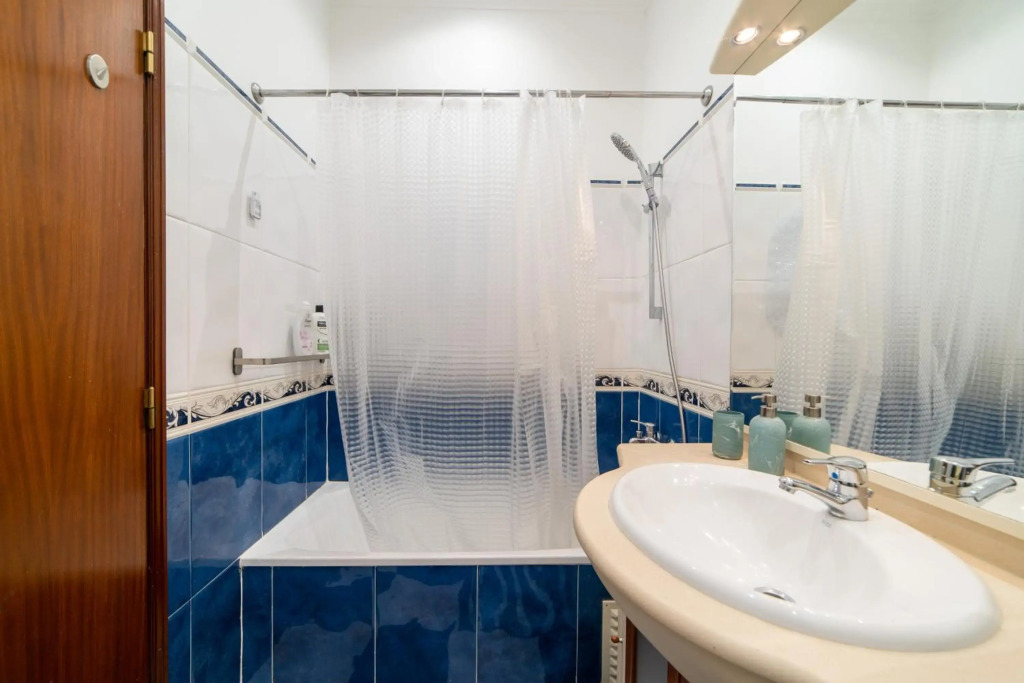 Luxury & Sunny Apartment in Arroios with AC and Fast Wi-Fi