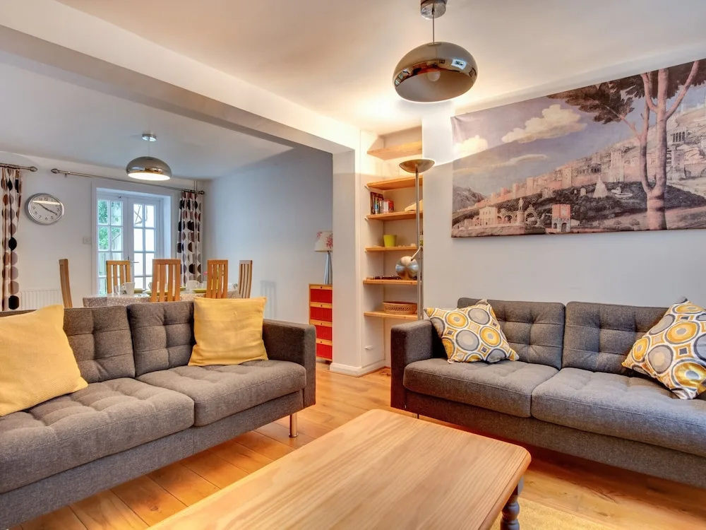 Light and Spacious Cottage, Located in the Pleasant Centre of Brighton