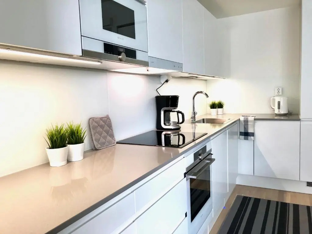 City Home Finland Big Luxury Suite - Spacious Suite with Own SAUNA, One Bedroom and Furnished Balcony next to Train Station