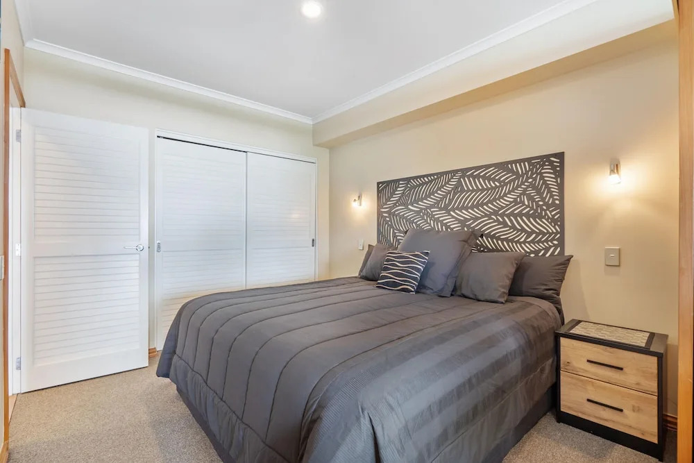 QV Waterfront Apt with Wifi - 946