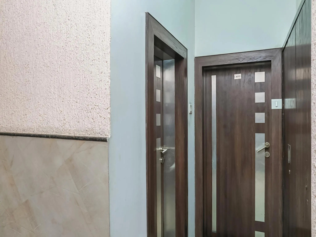 OYO 28109 Regent Hotel