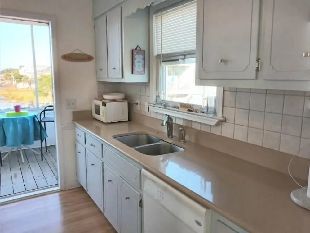 1 Galway Girl 3 Bedroom Home by RedAwning