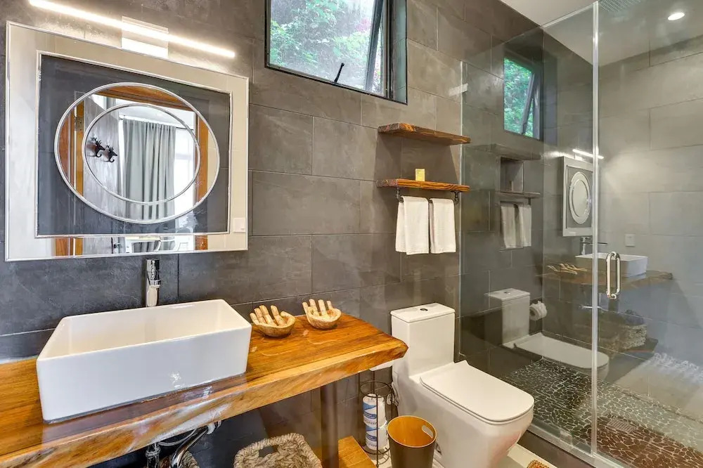 LA Nature Retreat w/ Rooftop Deck + Dtwn Views!