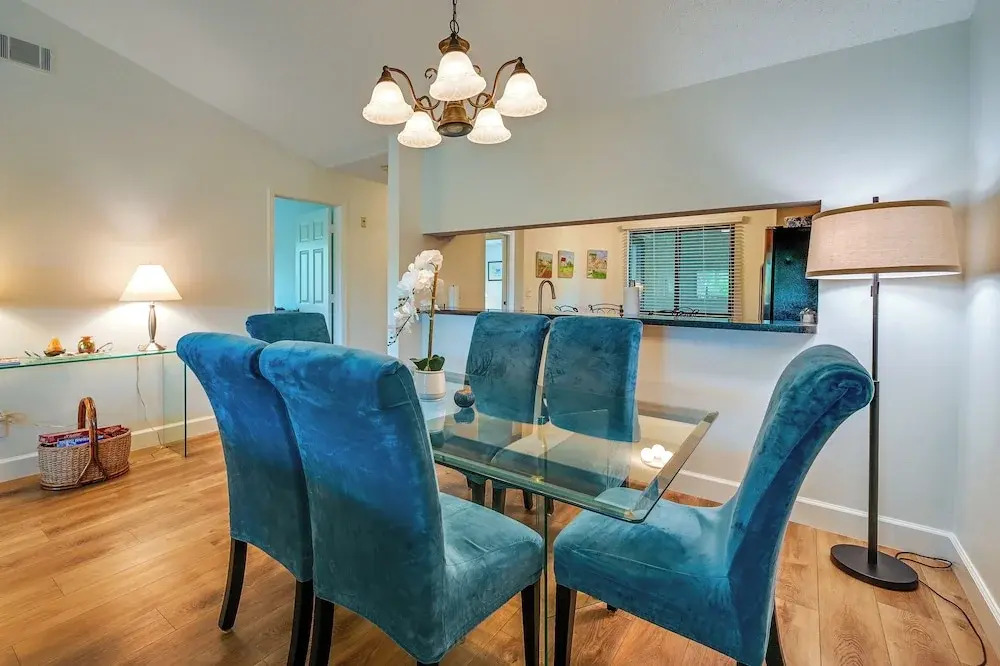3 Mi to Beaches: Naples Condo w/ Pool Access!