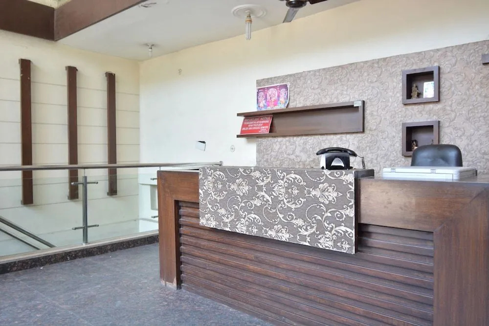 Oyo 40230 Hotel Royal Palace