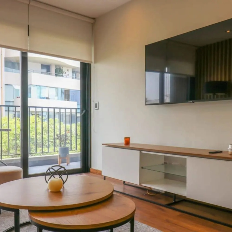 w Fascinating 1BR With Balcony in Miraflores