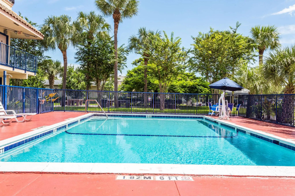 Motel 6 Riviera Beach FL