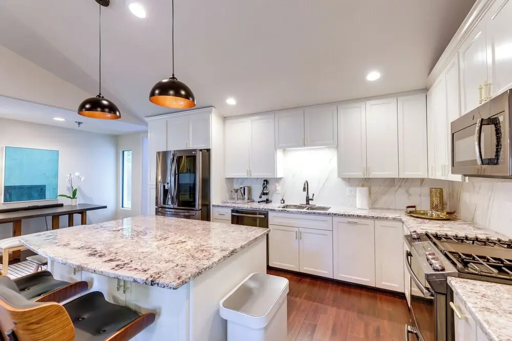5 Mi to Dtwn Austin: Vibrant Home w/ Patio