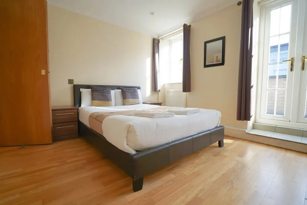 Lovely Balcony Apartment - Central London