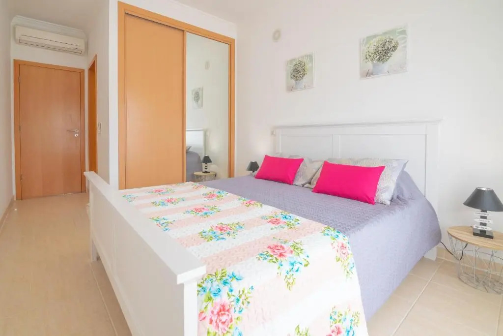 2 Bedroom & 2 Bathroom, pool, playground, air con, parking, wifi, netflix