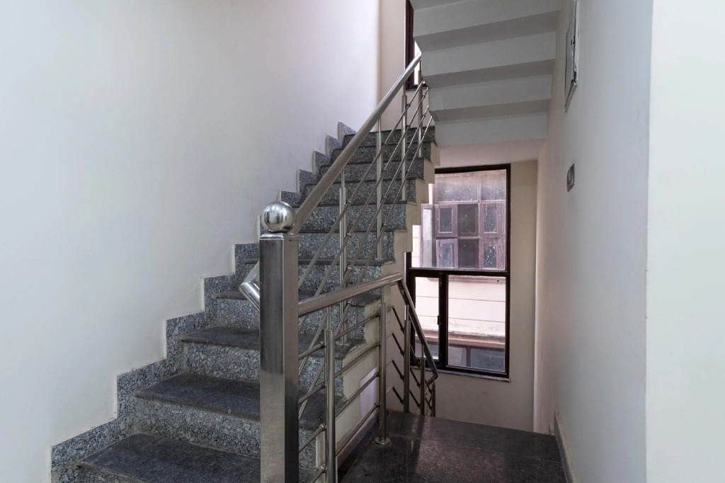 Capital O 75020 Noida Stay 62