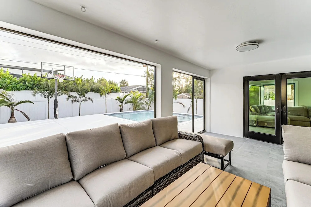 1 Mi to Beach! Modern Tropical Retreat in Naples
