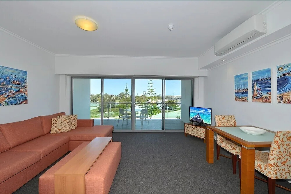 Sea Side 104