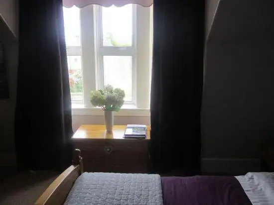 Strome Lodge