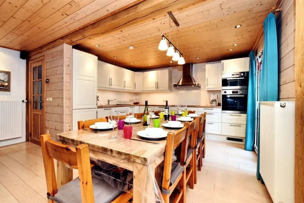 Cozy & Luxurious Chalet with Sauna, Hot Tub, Large Garden, Covered Terrace