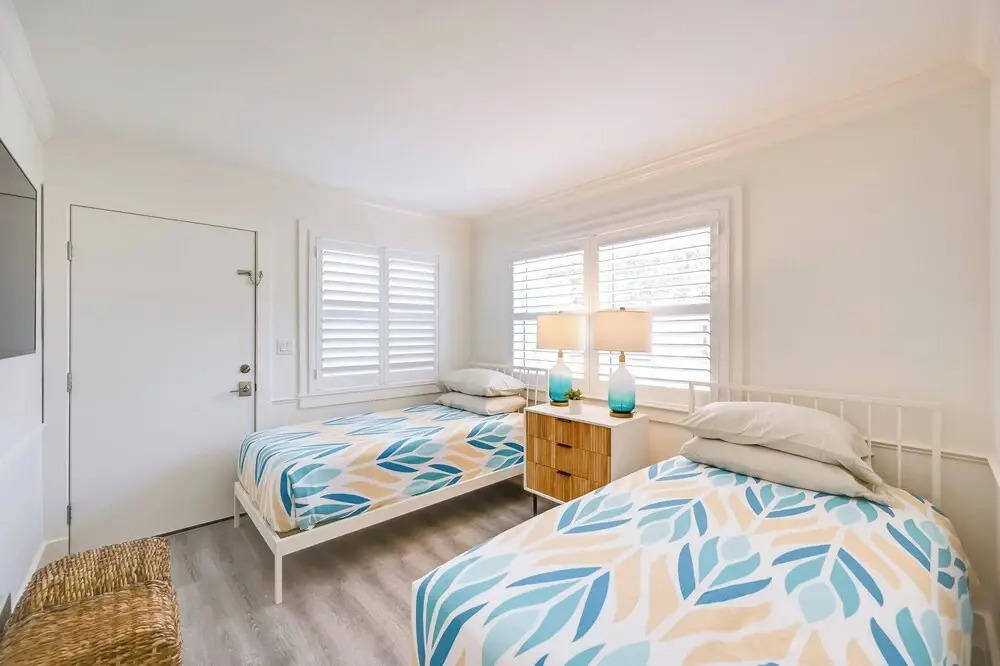 Updated Dtwn Naples Condo: Across From Beach!