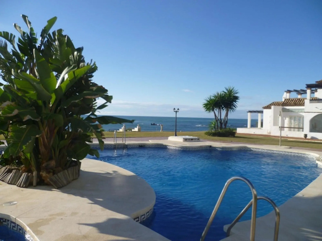 14963 - Front Line Beach Apartment