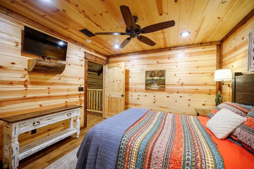 Sugar Daddy Cabin for 13!