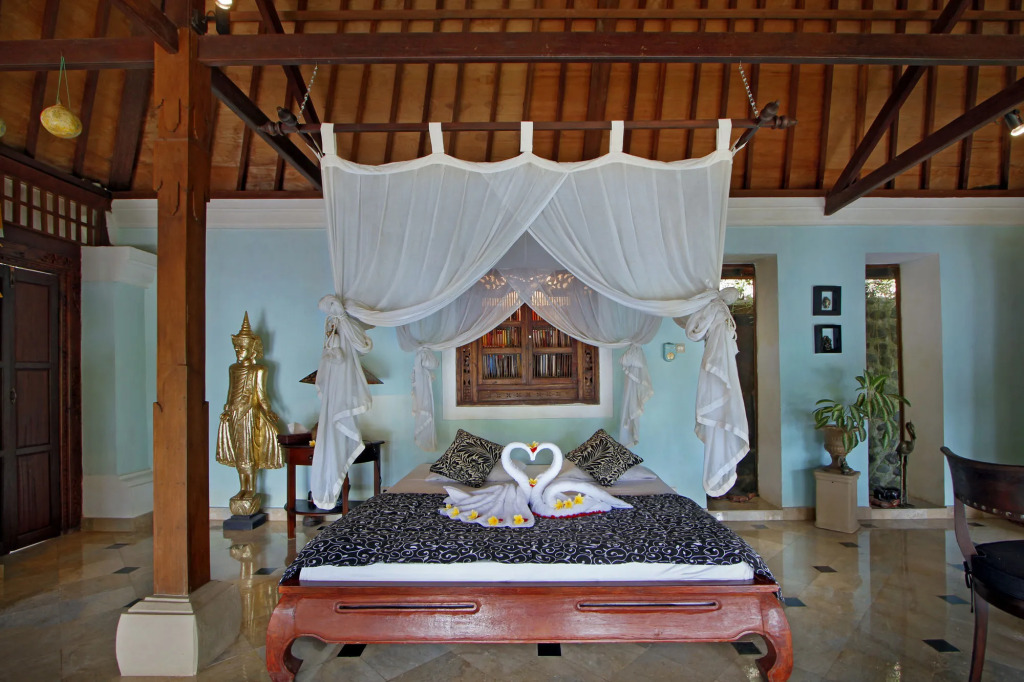 The Mahogany Villa