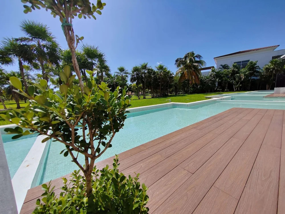 Stunning Ocean Front By Condo Boutique