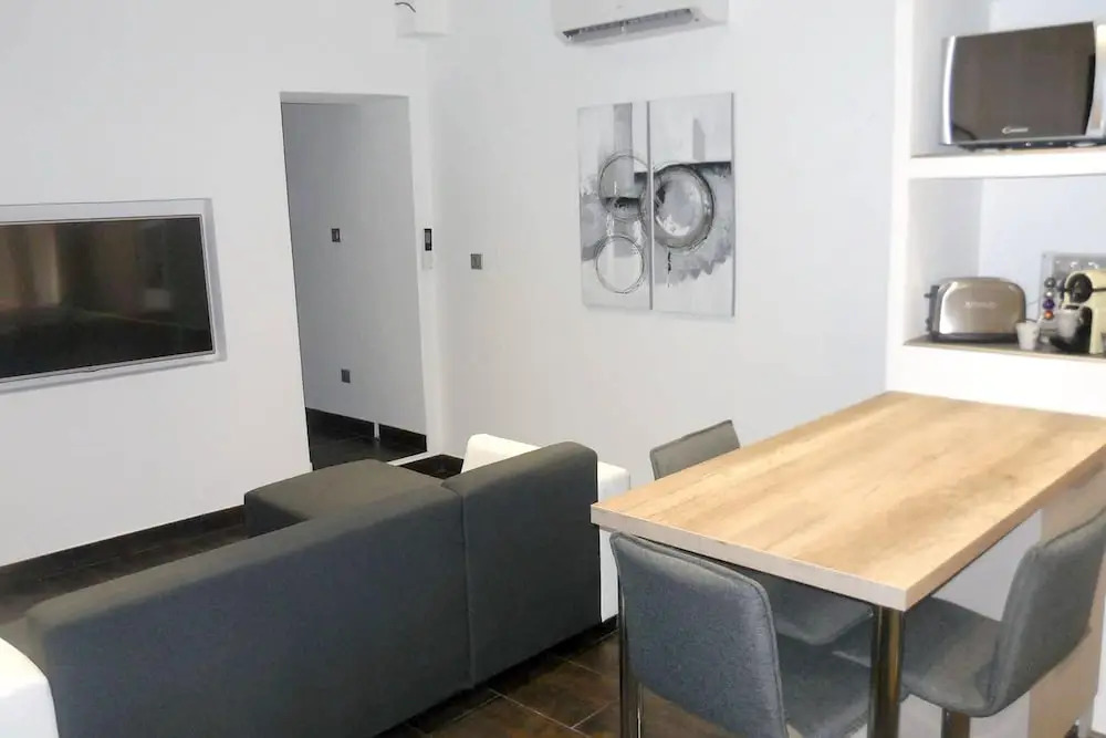 Apartment With one Bedroom in Bonifacio, With Wonderful City View and Wifi - 5 km From the Beach