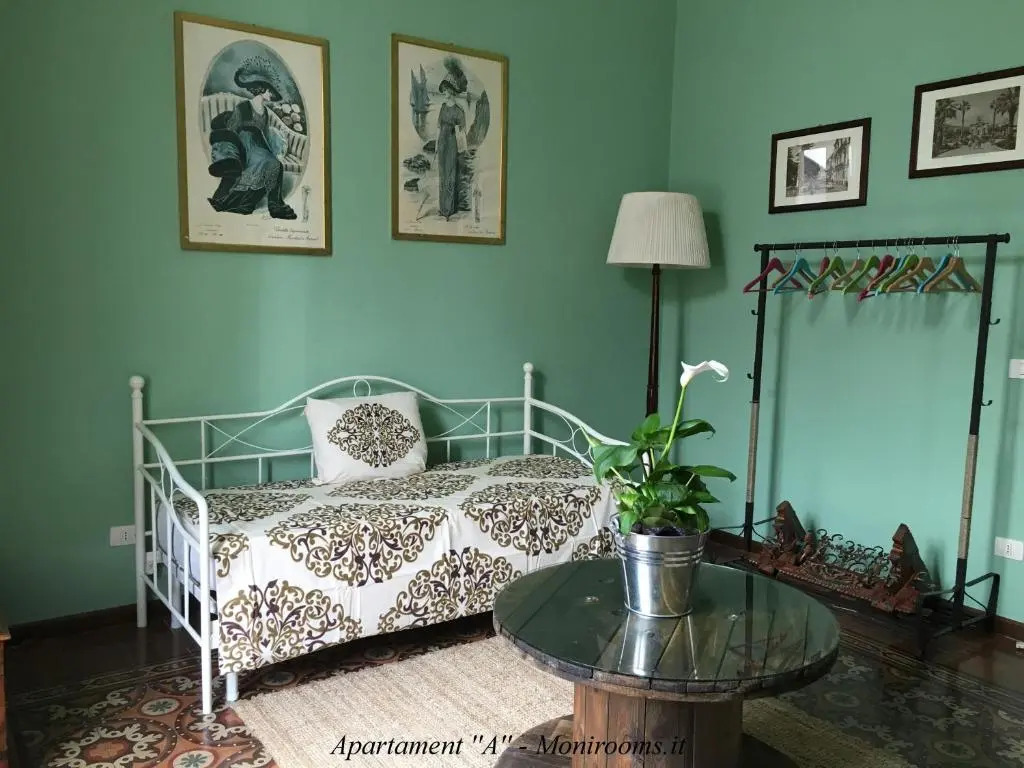 Moni Rooms