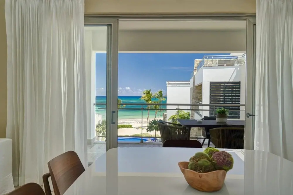 Luxury Beach Penthouse w Private Deck Ocean Views C-402
