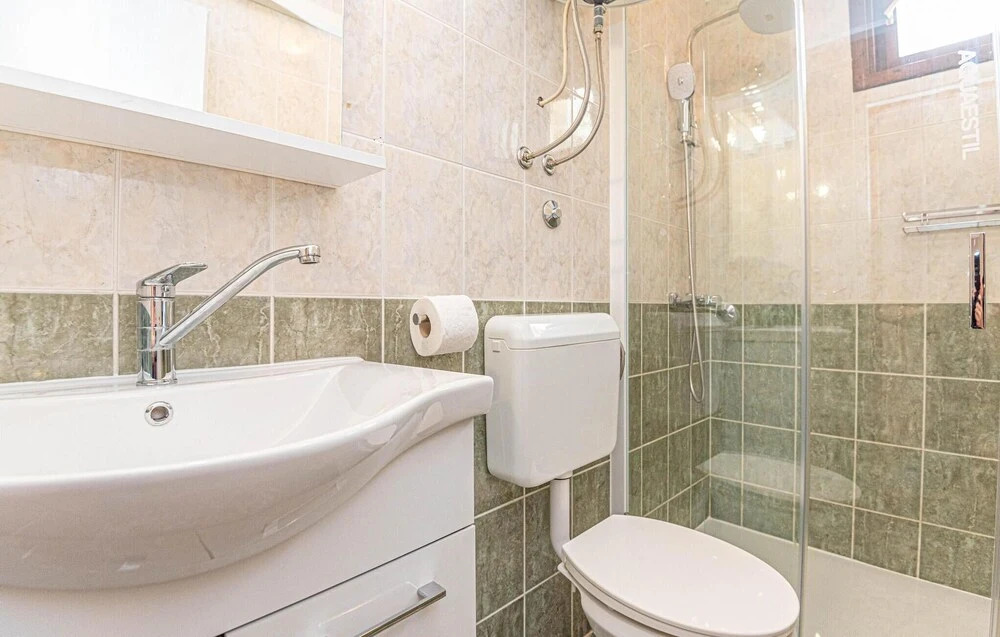Nice Apartment in Rogoznica With Wifi and 1 Bedrooms