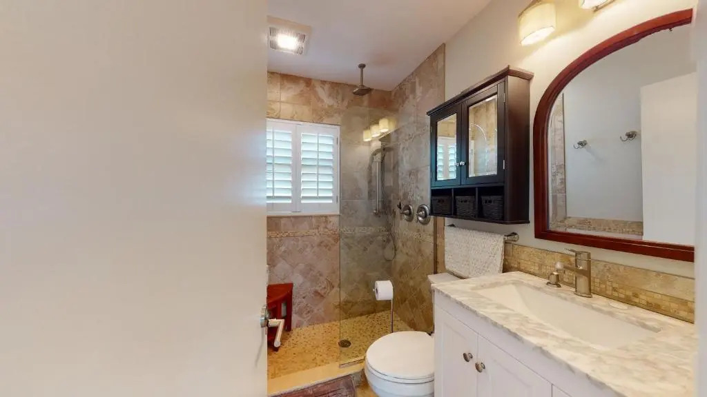 2 Bed Waterfront House I Minutes Away From The Beach