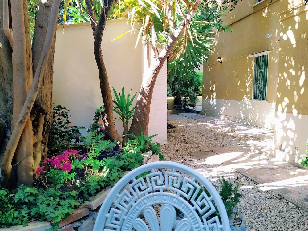 GARDEN HOUSE - Luxury Guest House - Self check-in only