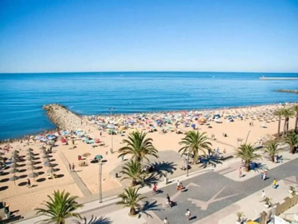 Quarteira 1-bed, Sleeps 4, Parking, 1 min to Beach