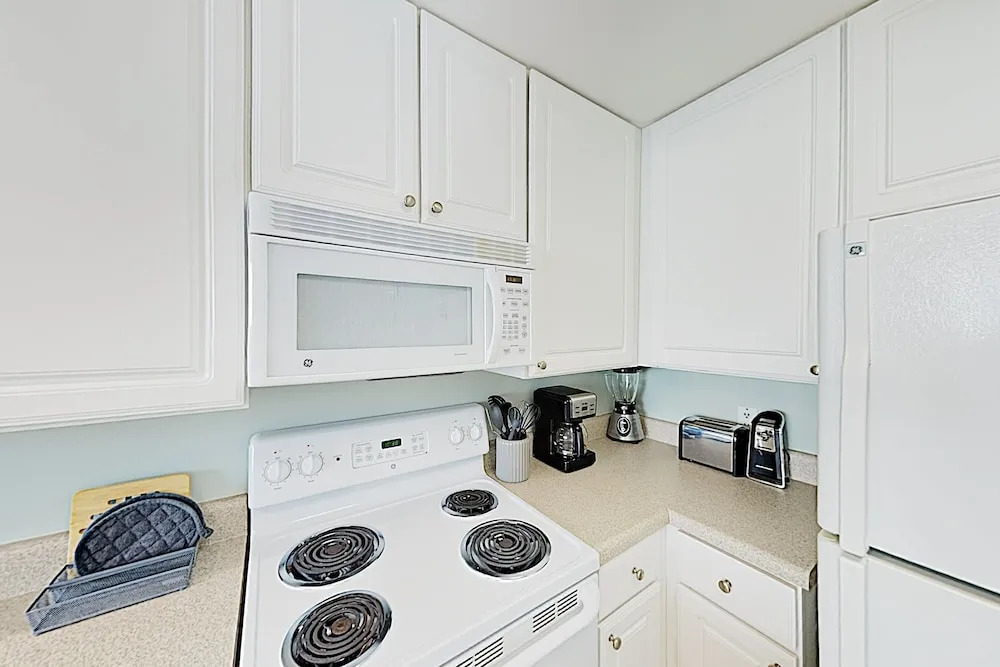 New Listing! Gulf-front Getaway W/ 2 Pools & Gym 1 Bedroom Condo