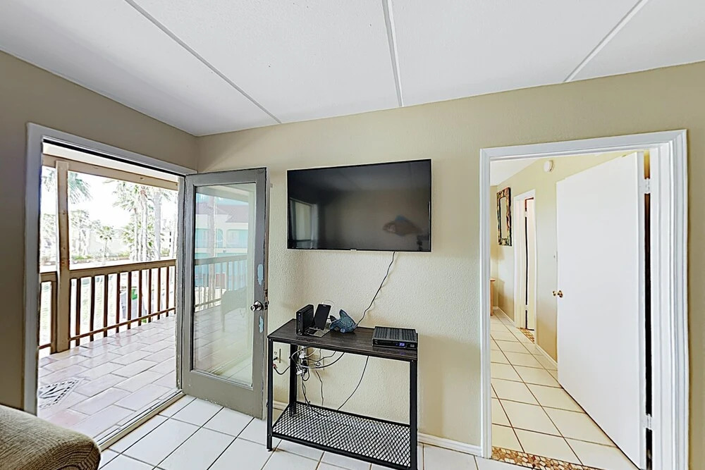 New Listing! Coastal W/ Pool - Walk To Beach 2 Bedroom Condo