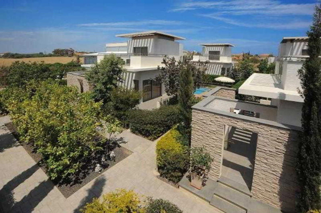 E-Hotel Larnaca Resort & Spa