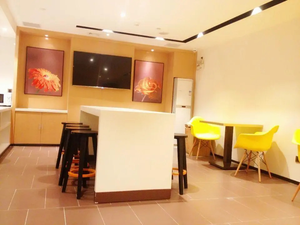 IU Hotels·Zhengzhou High-speed Railway Station Branch