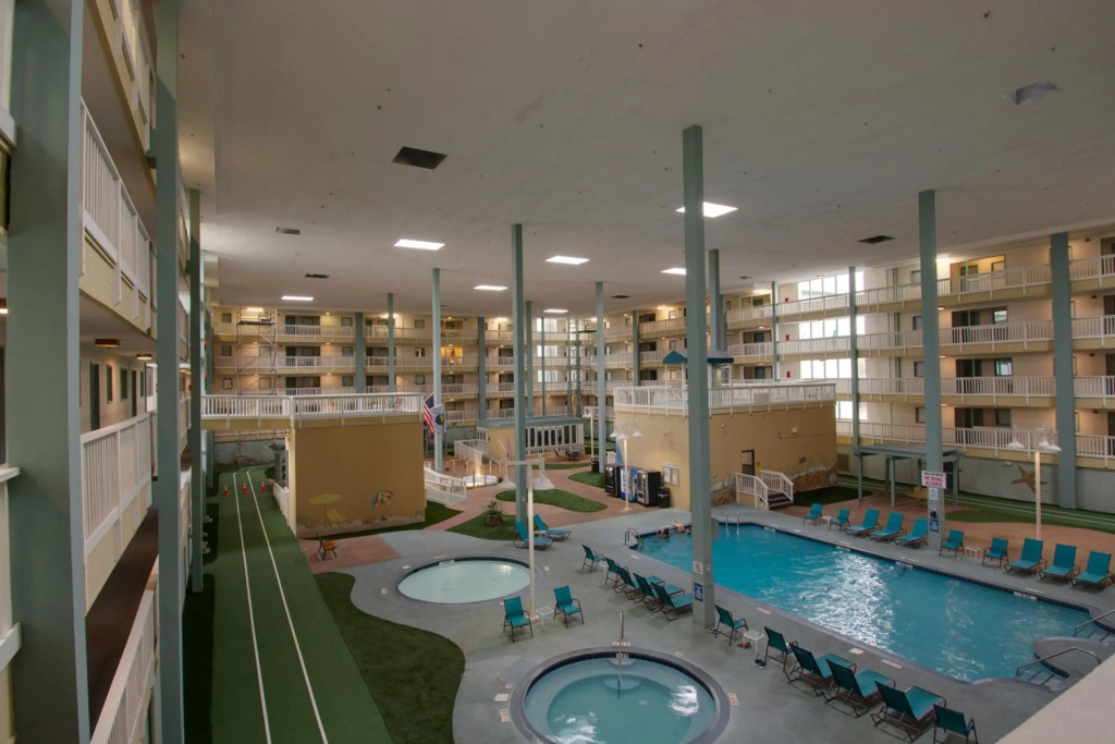 2 BR/BA Condo - Boardwalk to Beach. 3 Pools. Tennis Courts