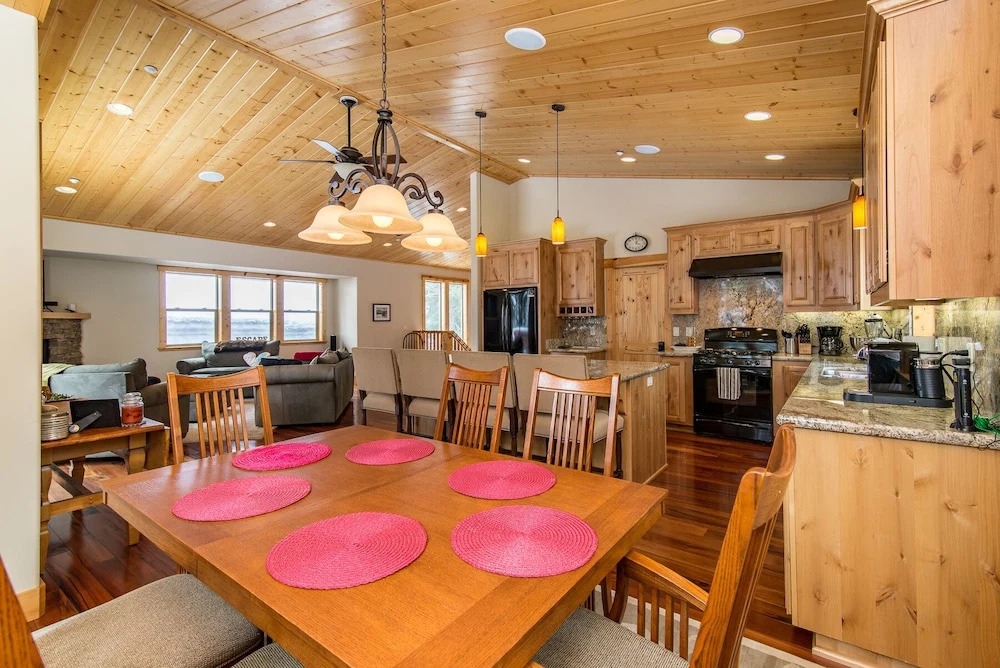 West Shore 7181 Home - 3 Br home by RedAwning