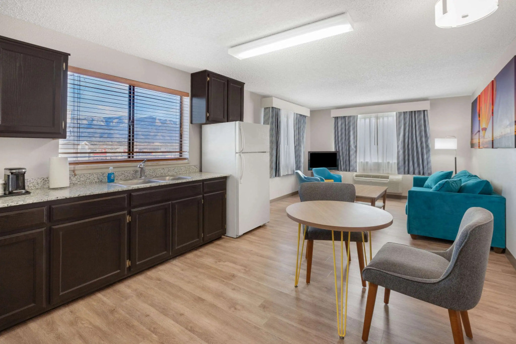 Days Inn by Wyndham Bernalillo