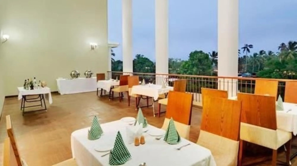 The Golden Suites & Spa, Calangute, 5 mins odd drive to the beach