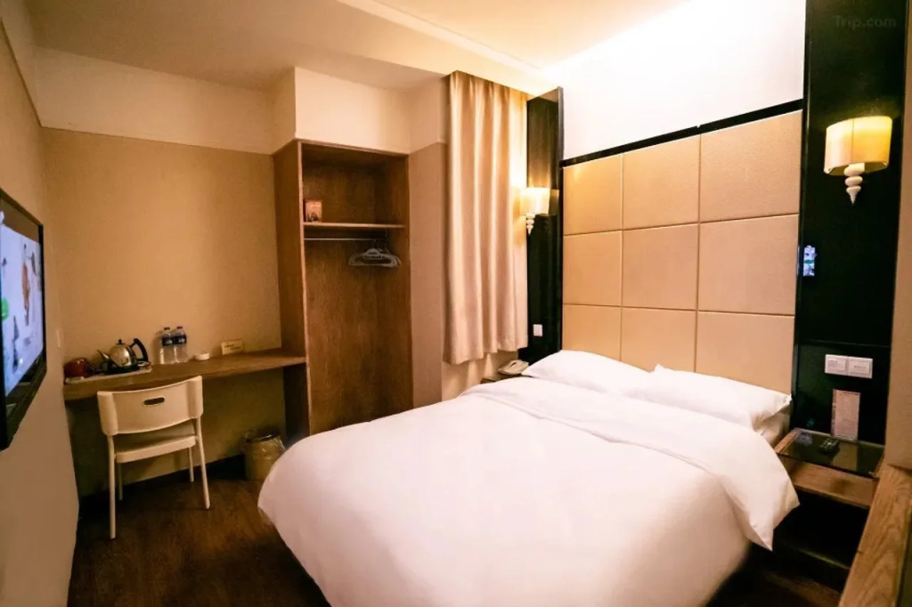 Wuyue Qianmen Hotel