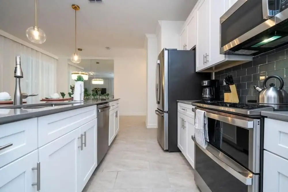 Luxury Family Townhouse w/ Resort Pool at Storey Lake