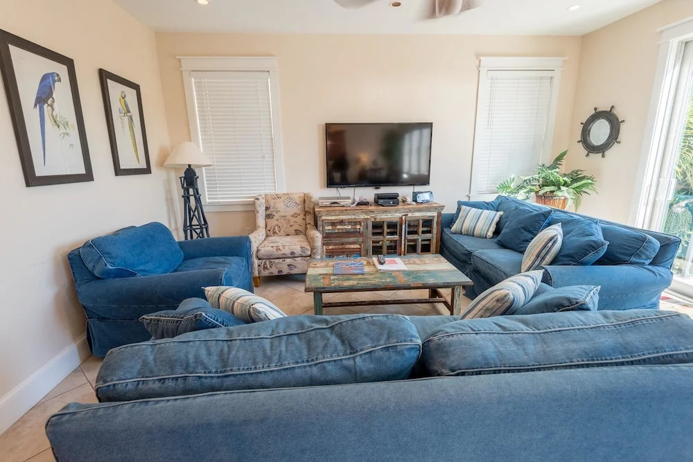 South Seas Apartment 6