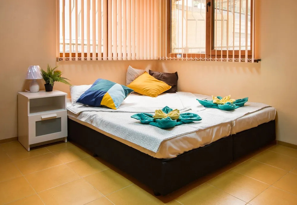 FM Luxury 2-BDR Apartment - Rocky House