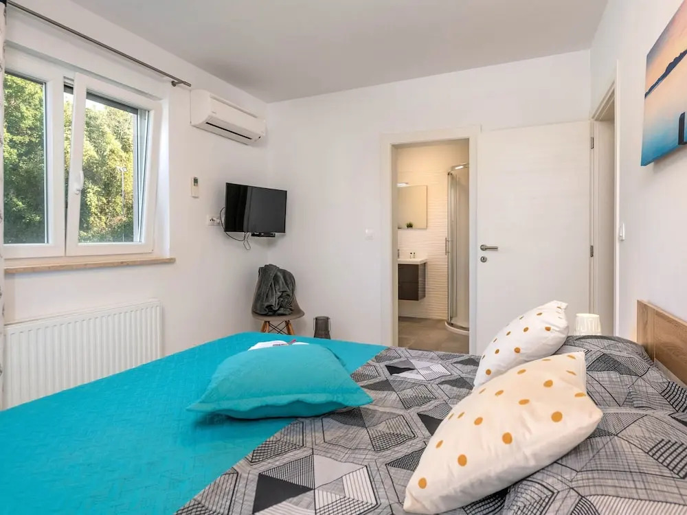 Detached Holiday Home With Swimming Pool, Near the Beach