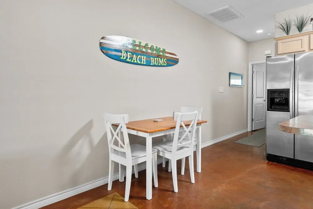 Sunny Townhome w/ Pool Access ~ 1 Mi to Beach