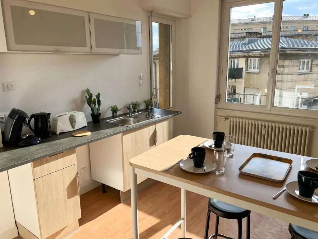 Chambres privées -Private room- dans un spacieux appartement - 100m2 centre proche gare