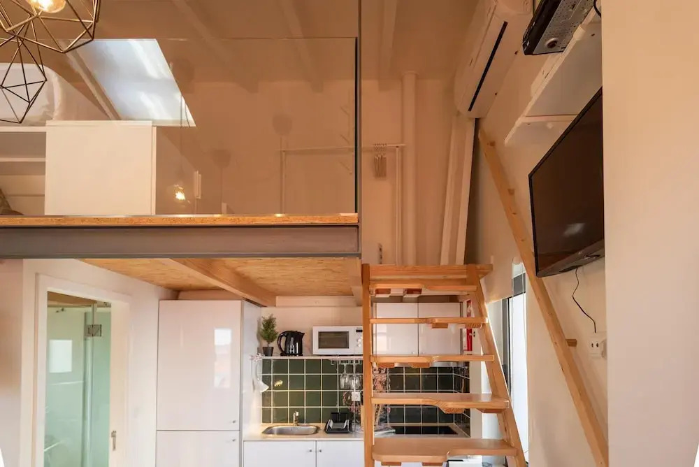 Mezzanine Stylish Apartment U by Vacationy