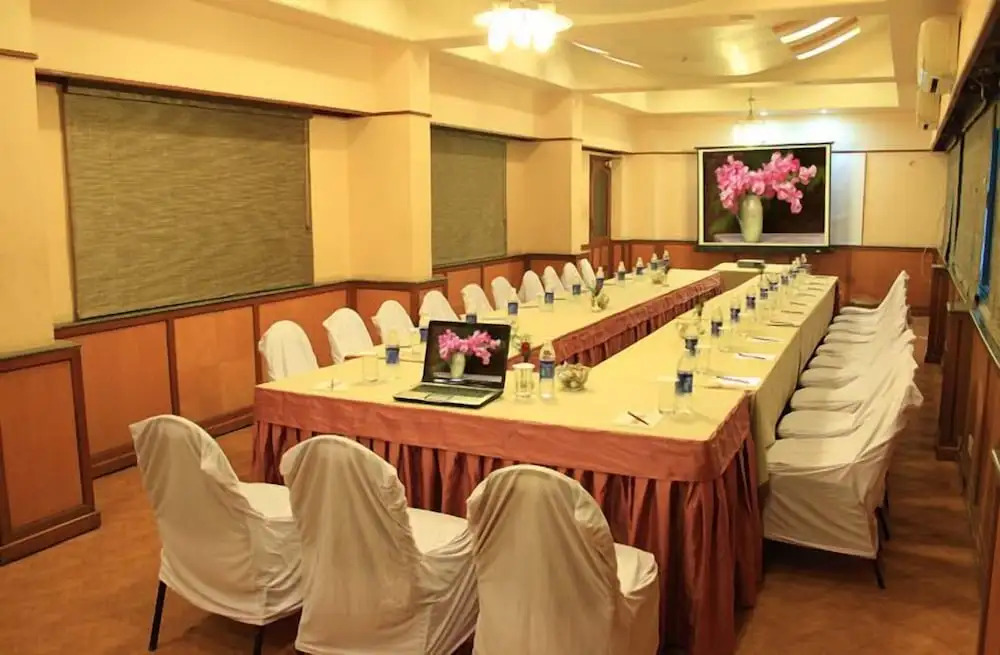 FabHotel Royale Basant Residency - Gandhinagar
