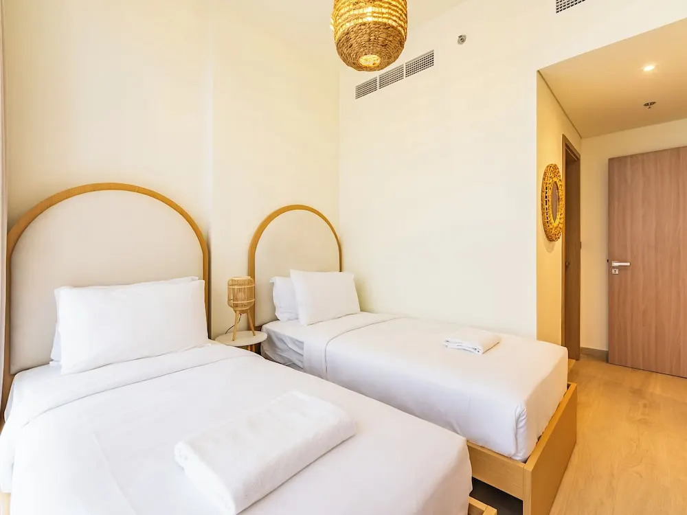 Zen Condo With Burj Khalifa View In Vibrant City