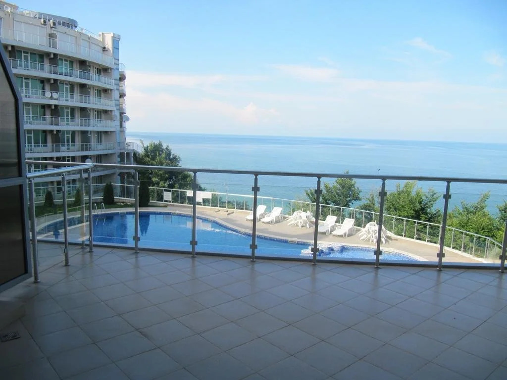 Silver Beach Apart Complex